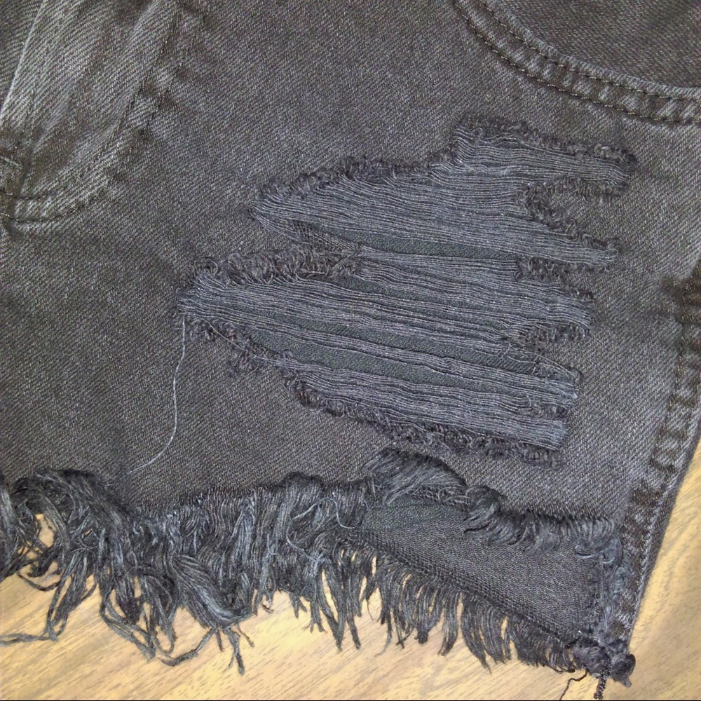 ⛔️SOLD⛔ A&F Distressed Shorts - Picture 3 of 6